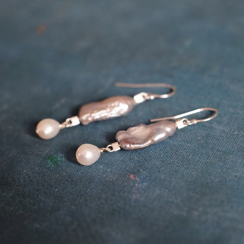 Drop Earrings in Silver Biwa Pearl