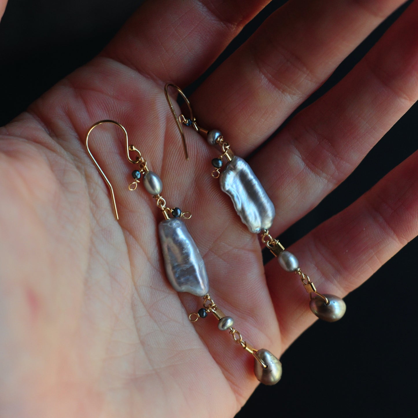Drop Earrings in Silver Biwa Pearl