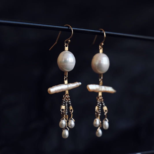 Voodoo Earrings in Pearl